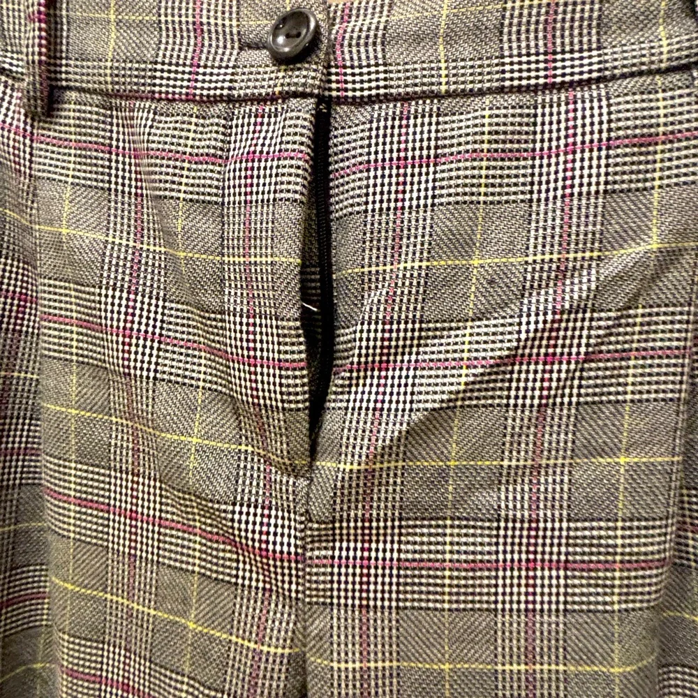 Vince Camuto - Picture 2 of 9